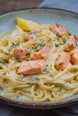 Pasta mit Lachs und Sahnesoße